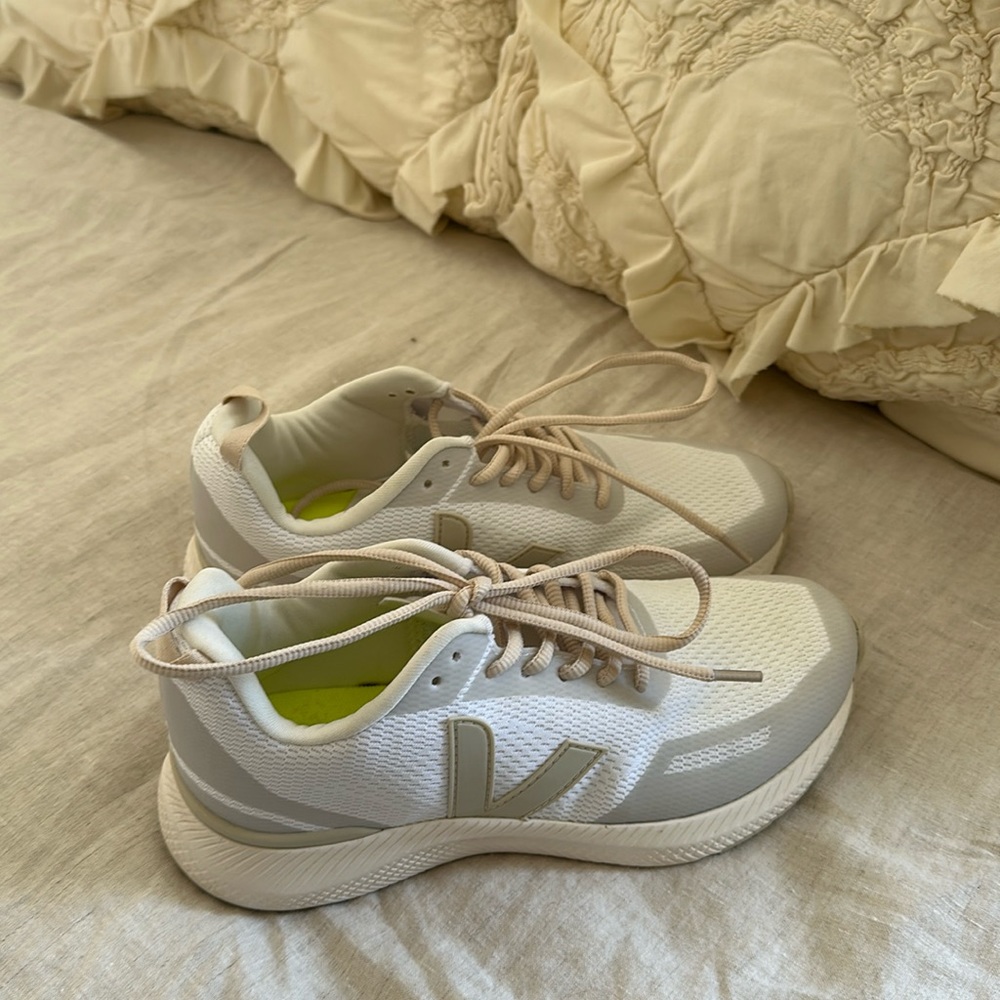 Women’s Veja Running Shoes 37